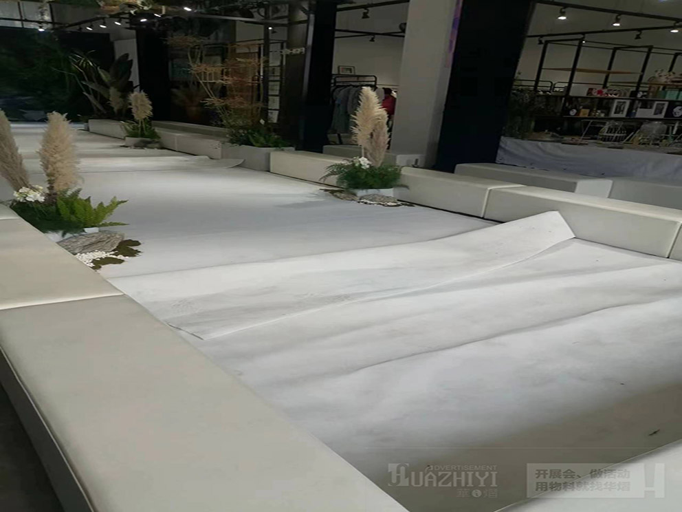沙發條出租是靈活舒適的活動新選擇