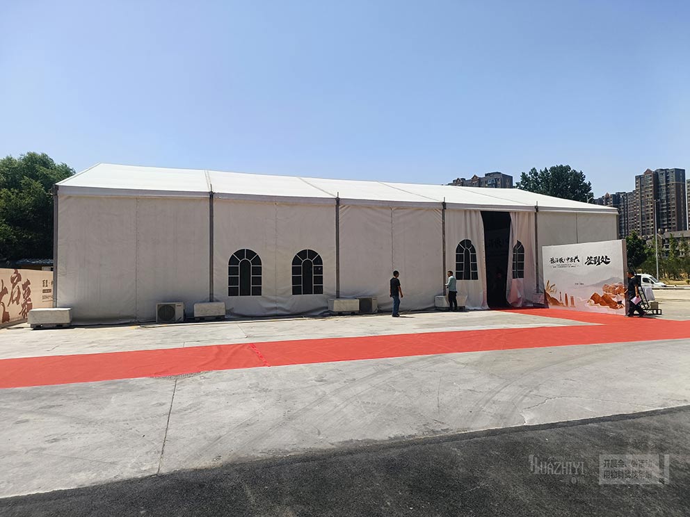 篷房租賃公司搭建藝茂倉豫酒體驗(yàn)中心盛大啟幕式現(xiàn)場篷房