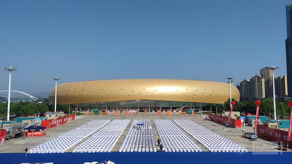 桌椅出租廠家提供第二十九屆三門峽黃河文化旅游節開幕式現場貴賓椅