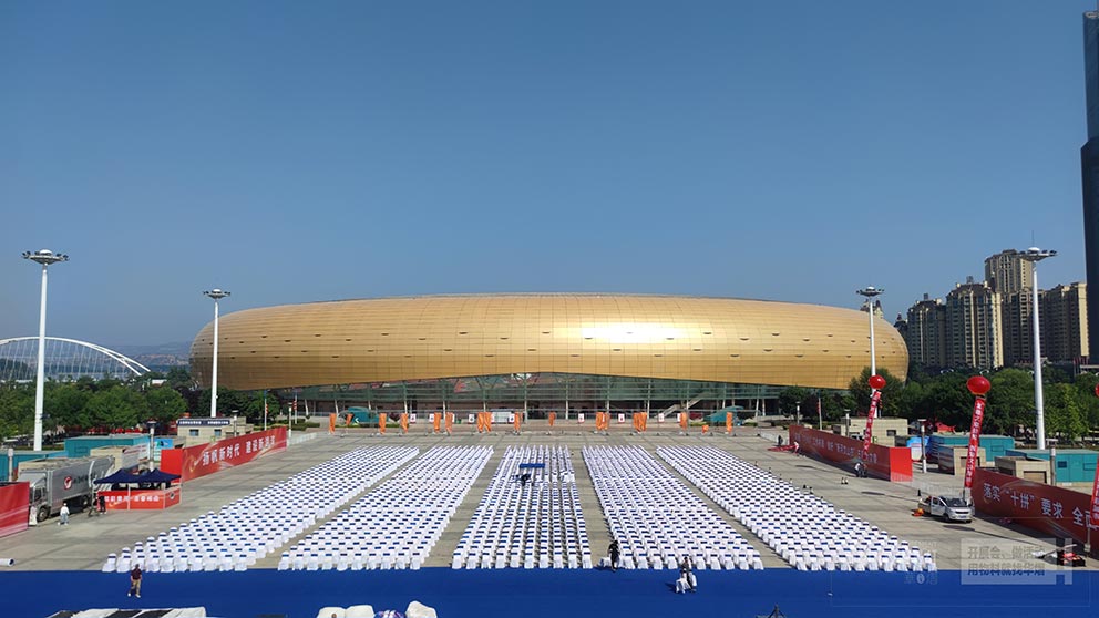 桌椅出租廠家提供第二十九屆三門峽黃河文化旅游節開幕式現場貴賓椅