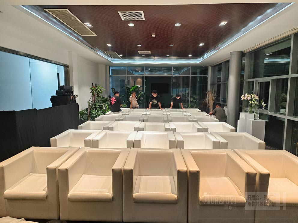 鄭州白色皮質沙發出租現場，簡約大氣