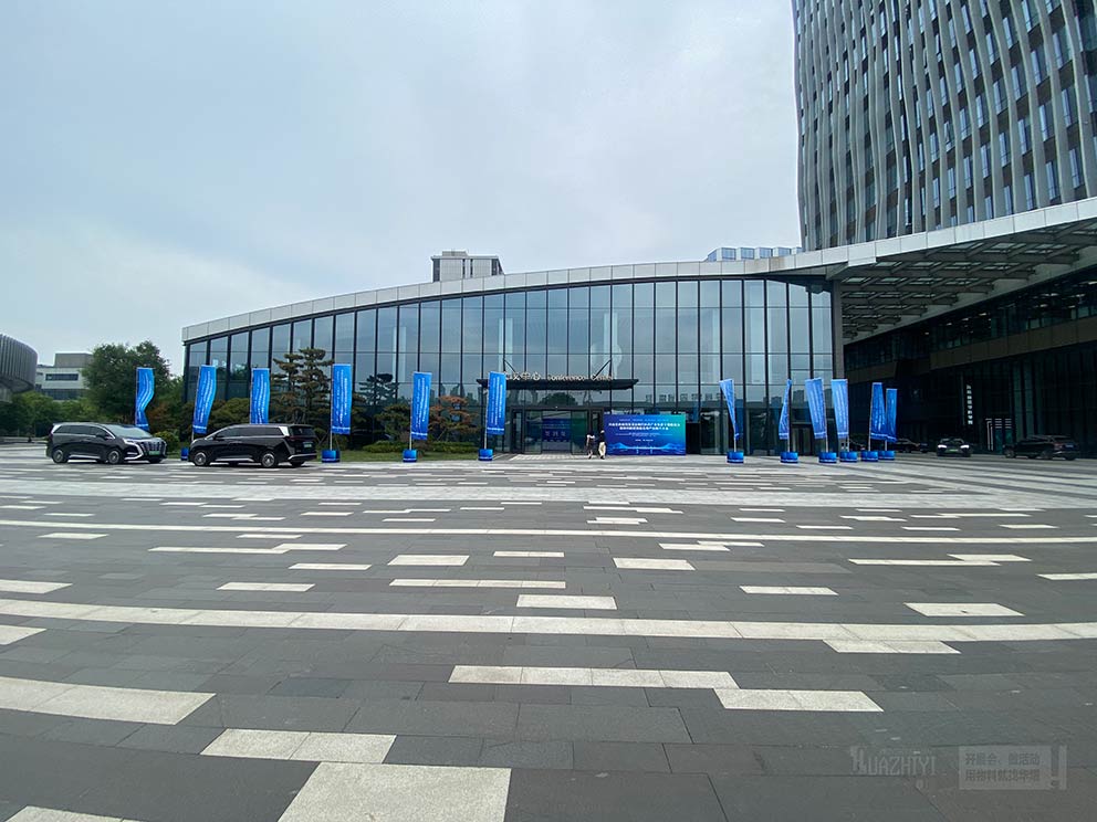 航空港區(qū)臨時(shí)會(huì)議使用華熠鄭州道旗出租