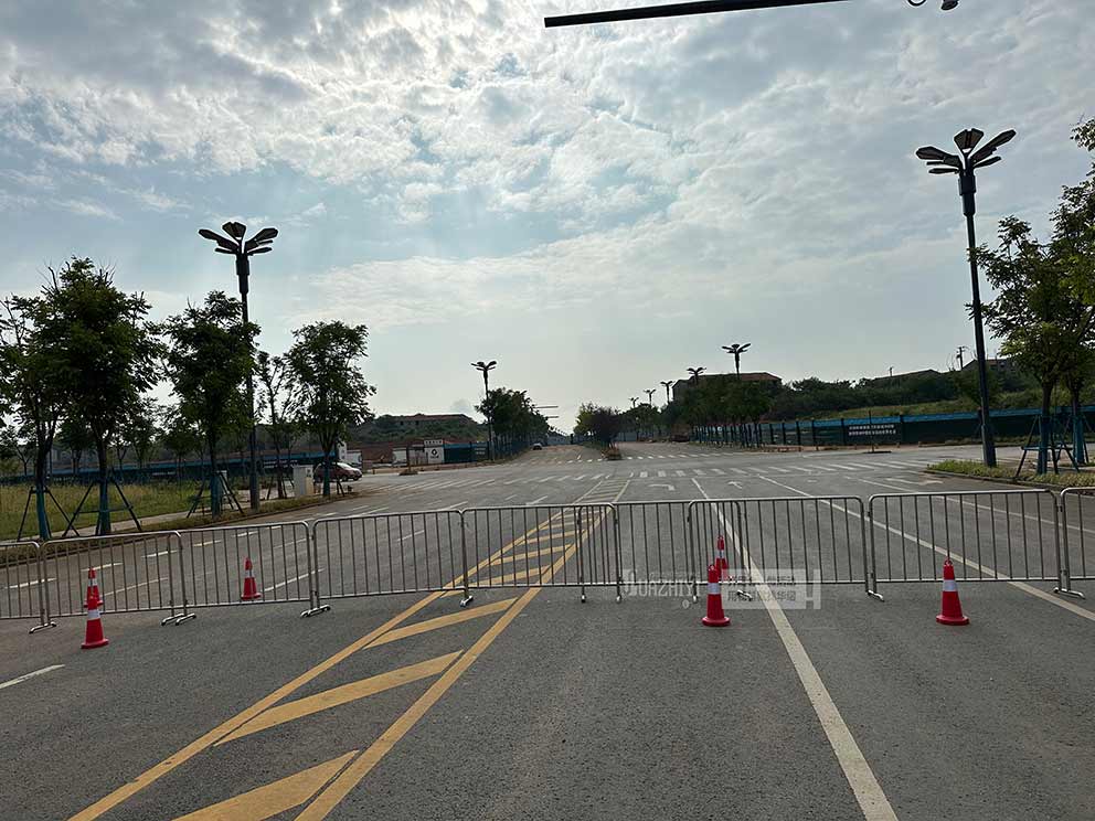 開封鐵馬護欄租賃布置的護欄可以做為臨時道路管制來用