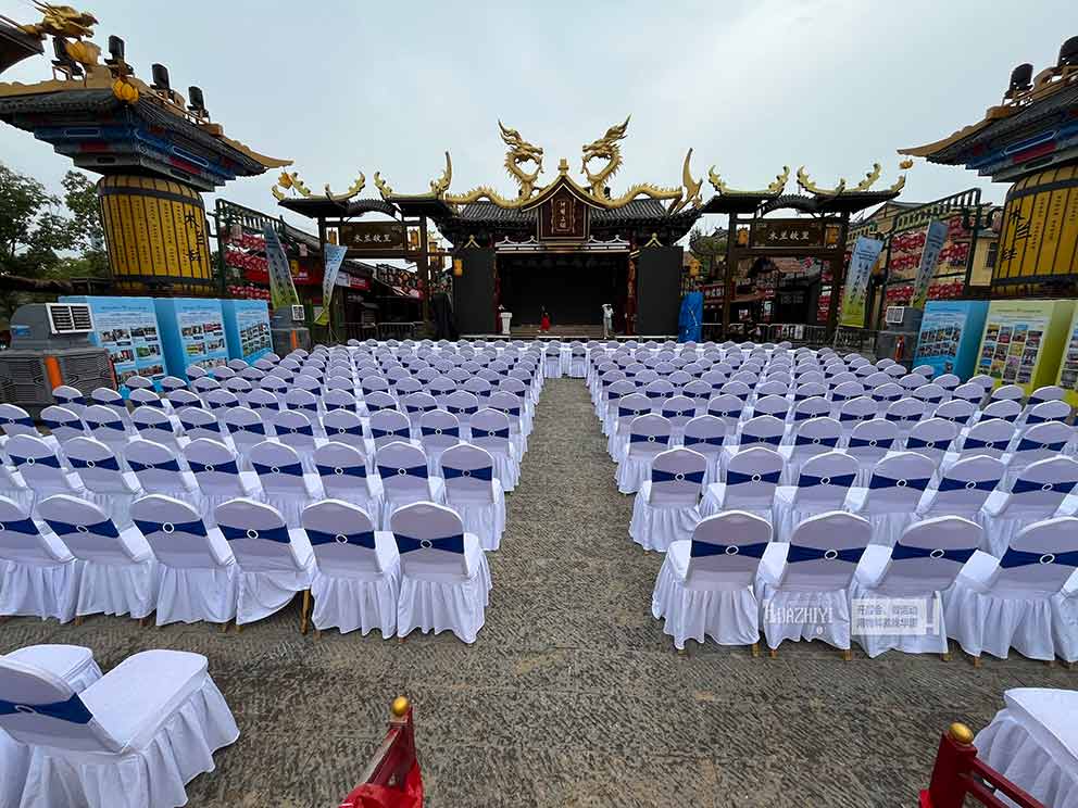 開封桌椅出租在陰雨天氣會對活動現場進行保護