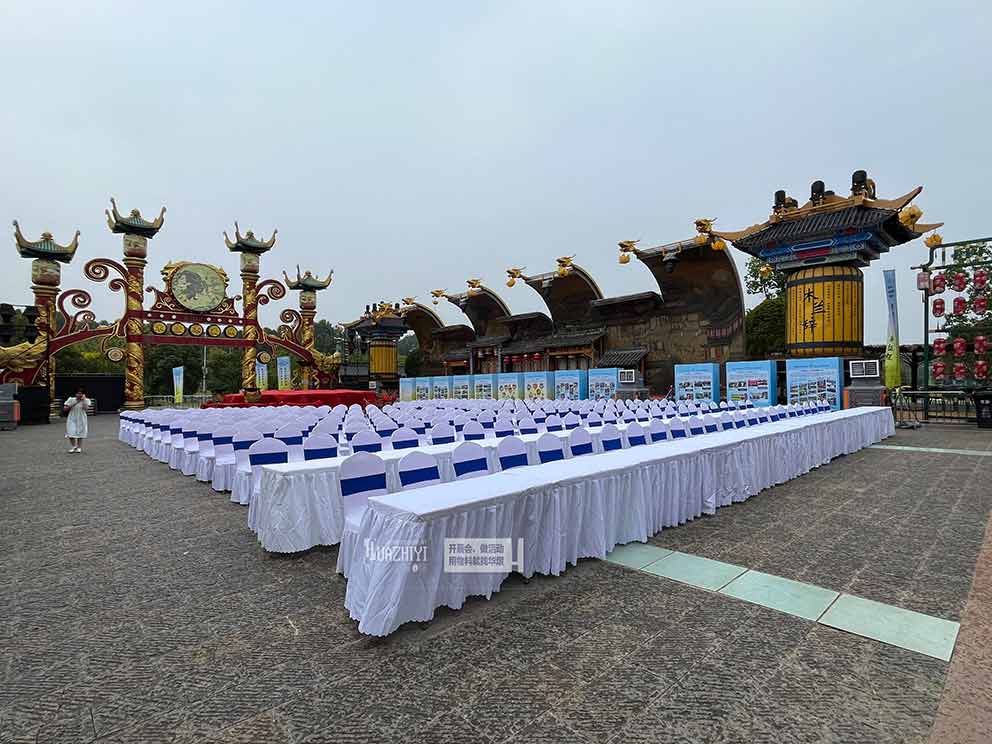 開封桌椅出租在陰雨天氣會對活動現場進行保護