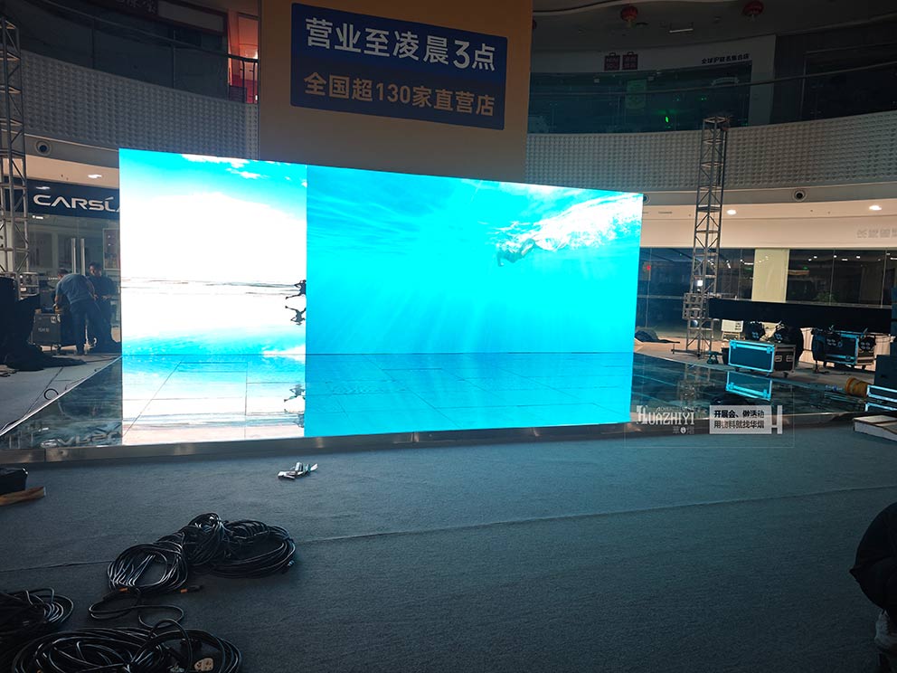 鄭州地臺(tái)租賃搭建中原萬(wàn)達(dá)比亞迪車展玻璃地臺(tái)
