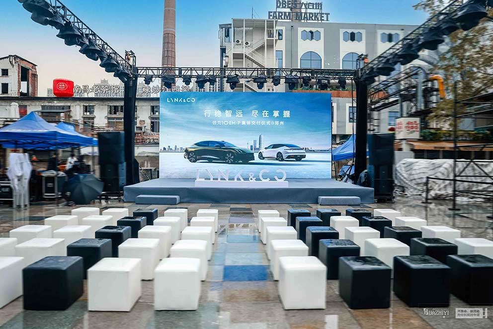 領(lǐng)克汽車(chē)交付儀式，華熠桁架沙發(fā)凳租賃布場(chǎng)