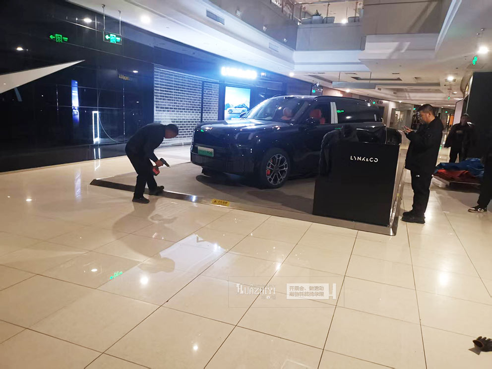 鄭州車展地臺租賃：防滑耐磨易清潔，提升展臺質感